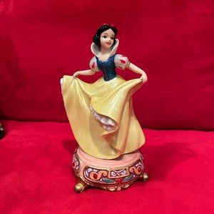 Disney Snow White Princess Ceramic Porcelain Figurine Jeweled Base Decor Vintage